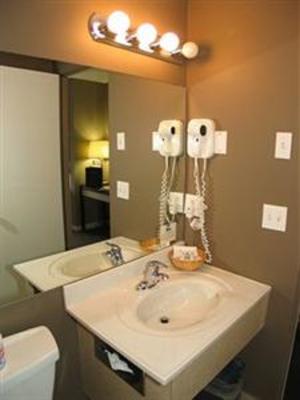 фото отеля The Recreation Inn & Suites