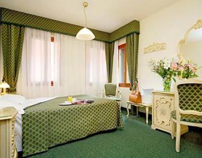 фото отеля Hotel Commercio & Pellegrino