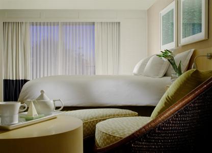 фото отеля Edgewater Beach Hotel A Waldorf Astoria Hotel