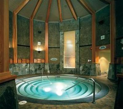 фото отеля Harrison Hot Springs Resort & Spa