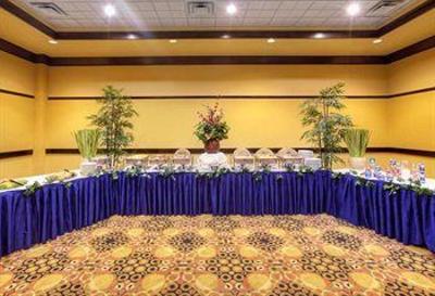 фото отеля Embassy Suites Laredo