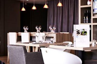 фото отеля Hotel Kyriad Prestige Vannes Pompidou