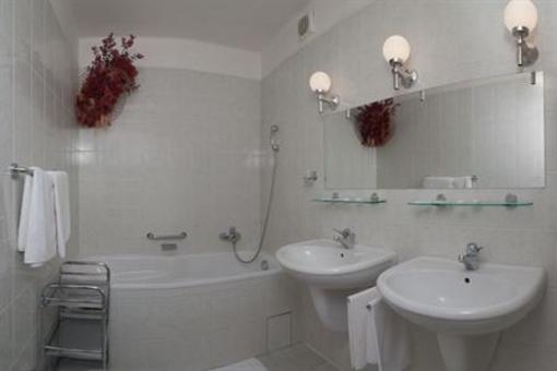 фото отеля Hotel Ostrov Garni
