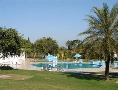 фото отеля Lahore Country Club