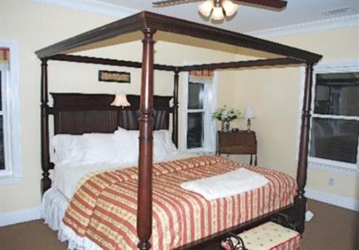 фото отеля Tin Lizzie Inn