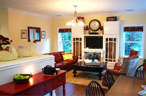 фото отеля Tin Lizzie Inn