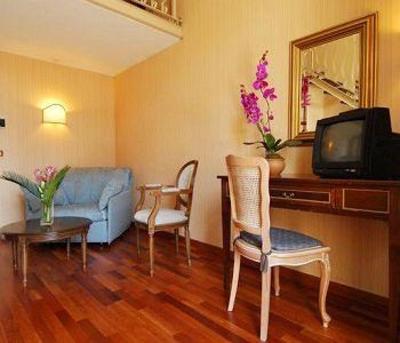 фото отеля Grande Albergo Quattro Stagioni