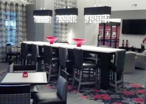фото отеля Hampton Inn and Suites DuPont