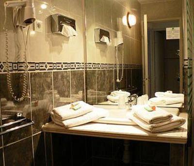 фото отеля Hotel Des Tuileries Nimes