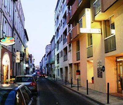 фото отеля Hotel Des Tuileries Nimes