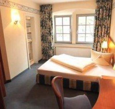 фото отеля Hotel Country Inn Hallstadt