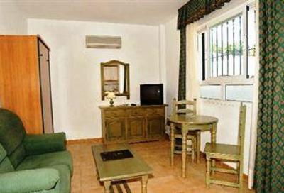 фото отеля Apartamentos La Fonda