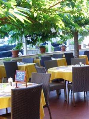 фото отеля Hotel les Alcyons Le Lavandou