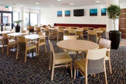 фото отеля Holiday Inn Express Cheltenham