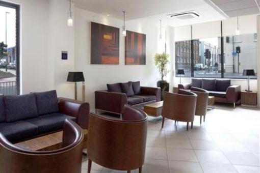фото отеля Holiday Inn Express Cheltenham