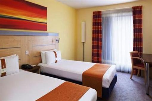 фото отеля Holiday Inn Express Cheltenham