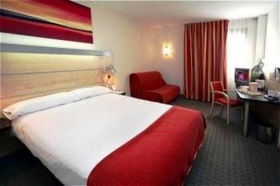 фото отеля Holiday Inn Express Cheltenham