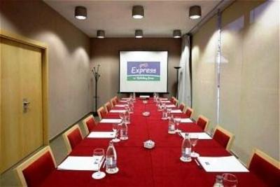 фото отеля Holiday Inn Express Cheltenham