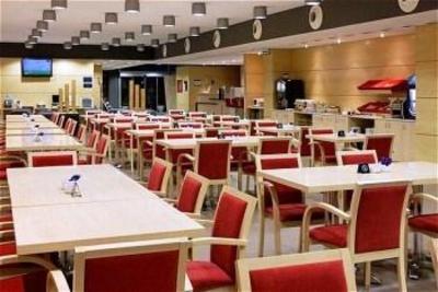 фото отеля Holiday Inn Express Cheltenham