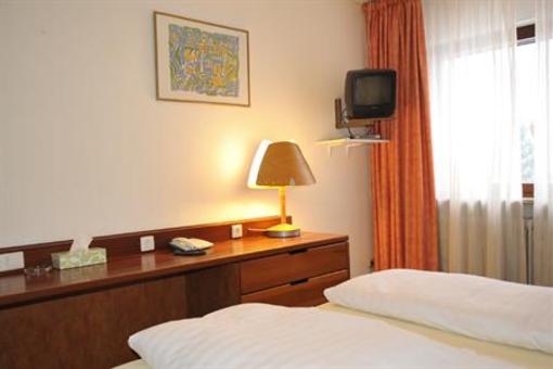 фото отеля Hotel Restaurant Panda Sindelfingen