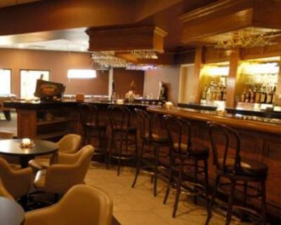 фото отеля Rockwood Inn & Suites