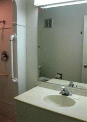 фото отеля Quad City Inn