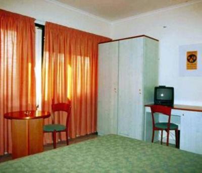 фото отеля Laurence Hotel