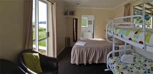 фото отеля Pohara Beach Top 10 Holiday Park