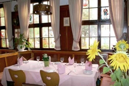 фото отеля Hotel-Restaurant and Metzgerei Rossle