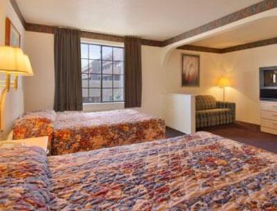 фото отеля Super 8 Tulsa Downtown East