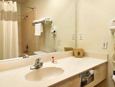 фото отеля Super 8 Tulsa Downtown East