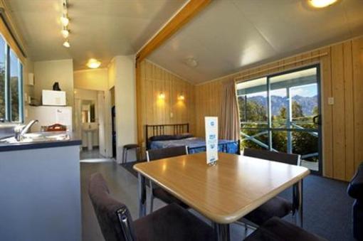фото отеля Wanaka Lakeview Holiday Park