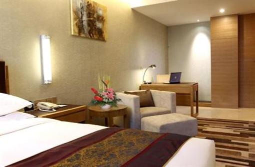 фото отеля Xiamen Golden Bridge Hotel