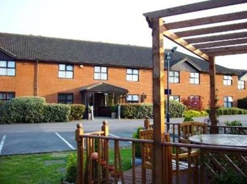 фото отеля Redwings Lodge Sawtry