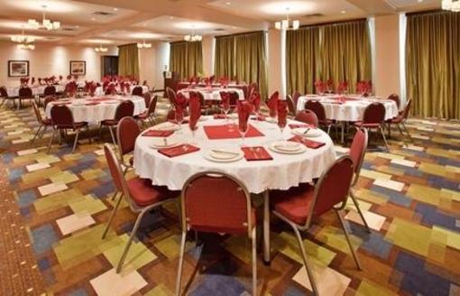 фото отеля Holiday Inn Suites Kamloops