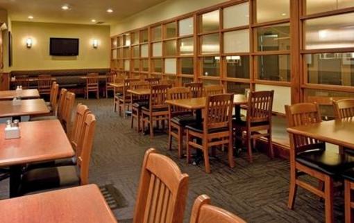 фото отеля Holiday Inn Suites Kamloops