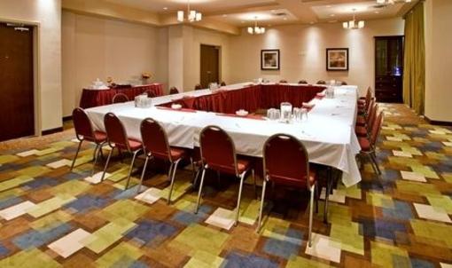 фото отеля Holiday Inn Suites Kamloops