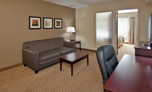фото отеля Holiday Inn Suites Kamloops