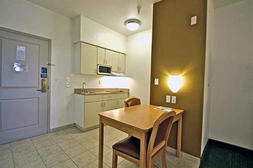 фото отеля Studio 6 Extended Stay Airport