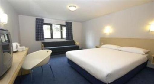 фото отеля Travelodge Bristol Cribbs Causeway