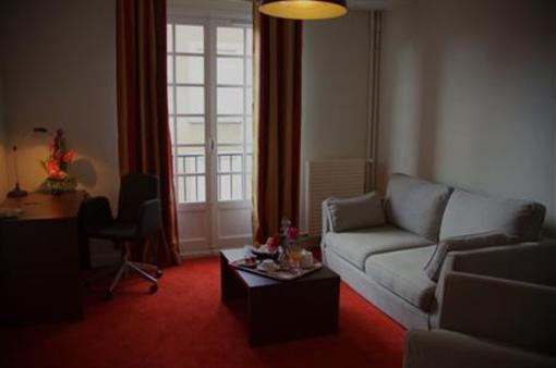 фото отеля Hostellerie Blanche De Castille Dourdan