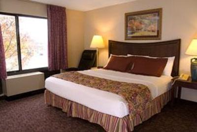 фото отеля Lamplighter Inn & Suites South