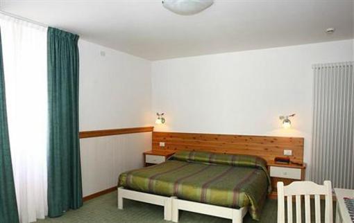 фото отеля Hotel Londra Molveno