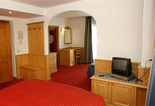фото отеля Hotel Londra Molveno
