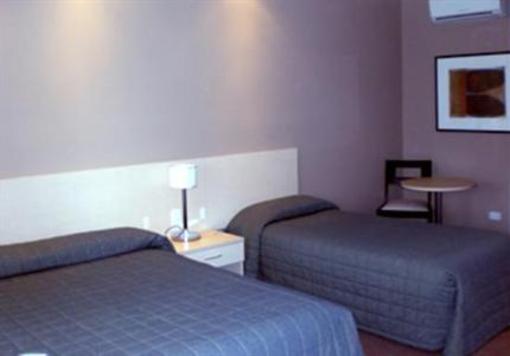 фото отеля Adamstown Motor Inn