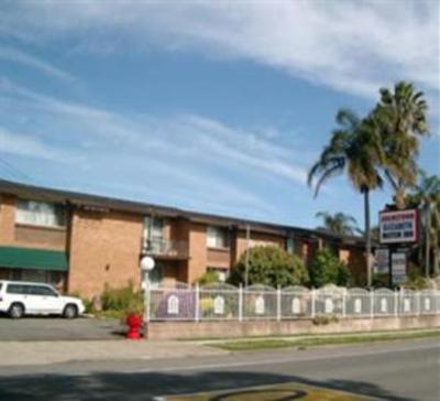 фото отеля Adamstown Motor Inn