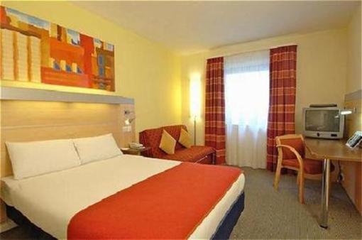 фото отеля Holiday Inn Express London Croydon