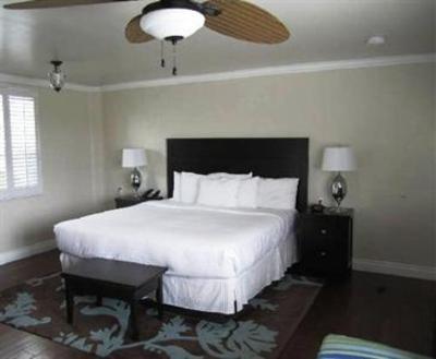 фото отеля Beach Bungalow Inn and Suites