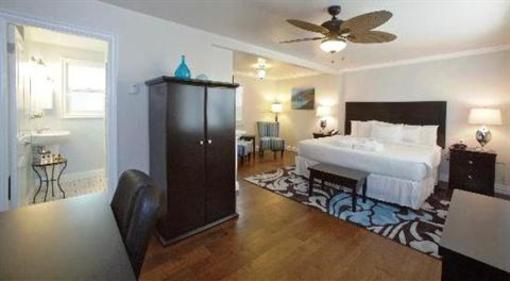 фото отеля Beach Bungalow Inn and Suites