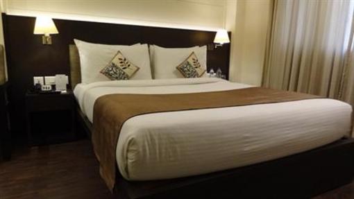 фото отеля Hotel Whispering Palms
